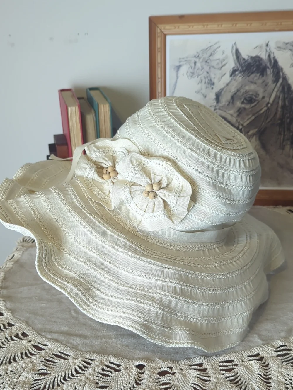 Vintage Y2K Ivory Wide Brim Sun Hat, Wired Adjustable Brim Romantic Garden Party - Picture 6 of 12